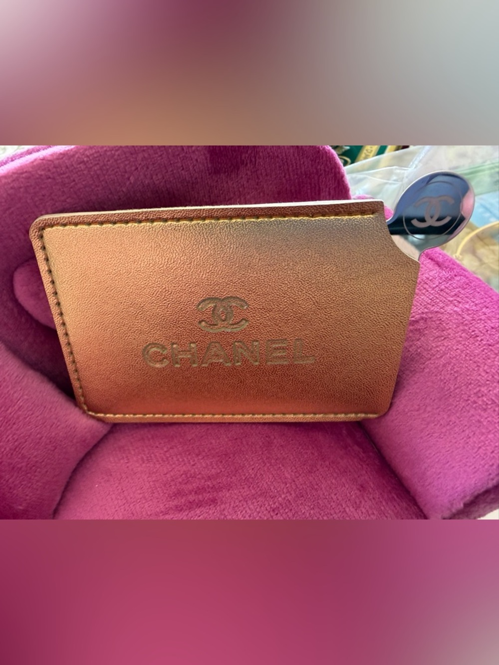 CHANEL Gold Metallic Mirror - Picture 4 of 4